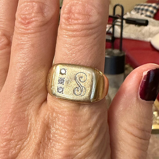 10k c.1940s "S" Signet Ring w/ Diamonds