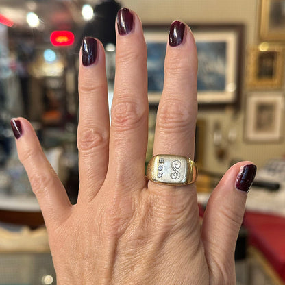 10k c.1940s "S" Signet Ring w/ Diamonds