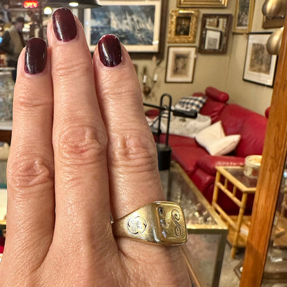 10k c.1940s "S" Signet Ring w/ Diamonds