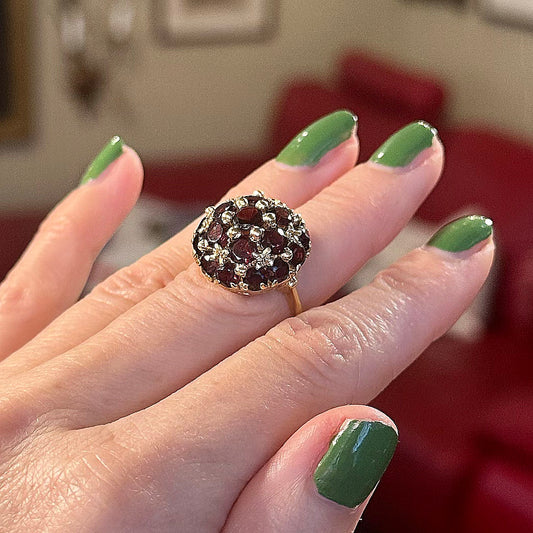 Vintage 18k Gold Garnet Cluster Ring