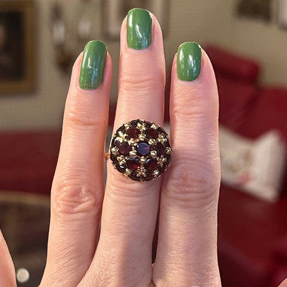 Vintage 18k Gold Garnet Cluster Ring